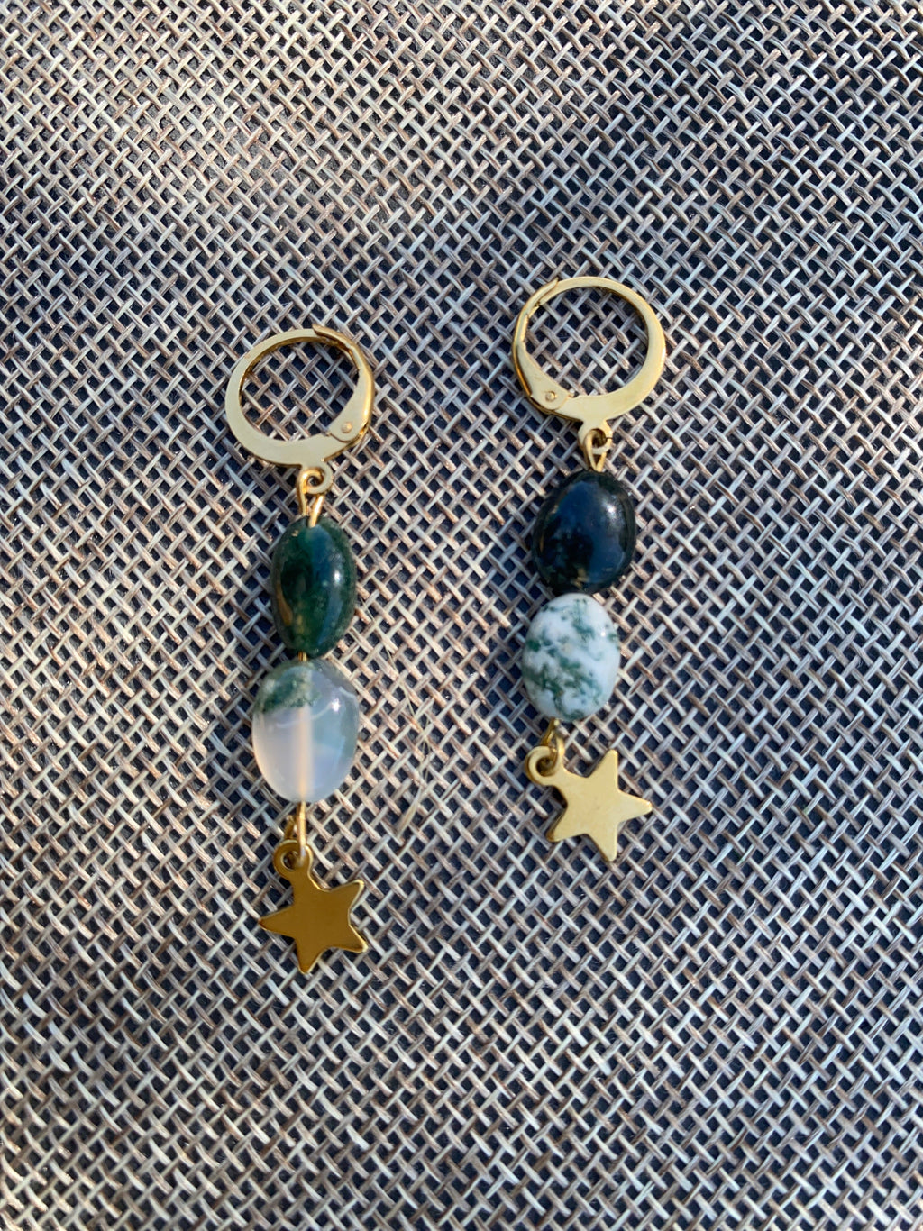 Boucles d’oreilles ASTRA                           en agate-mousse