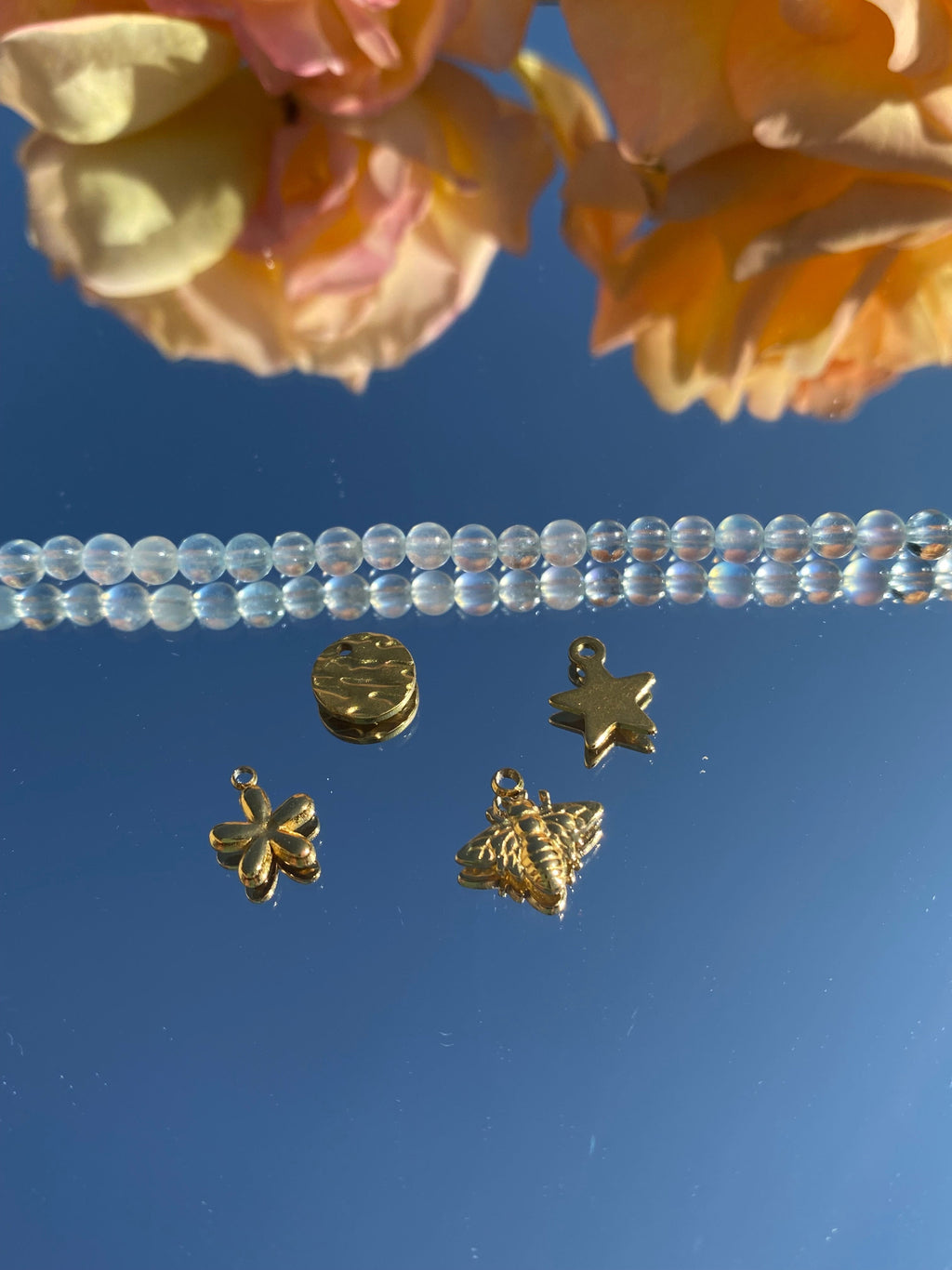 Bracelet AYLA, aigue-marine, breloques, ronde, fleur, abeille, étoile, doré