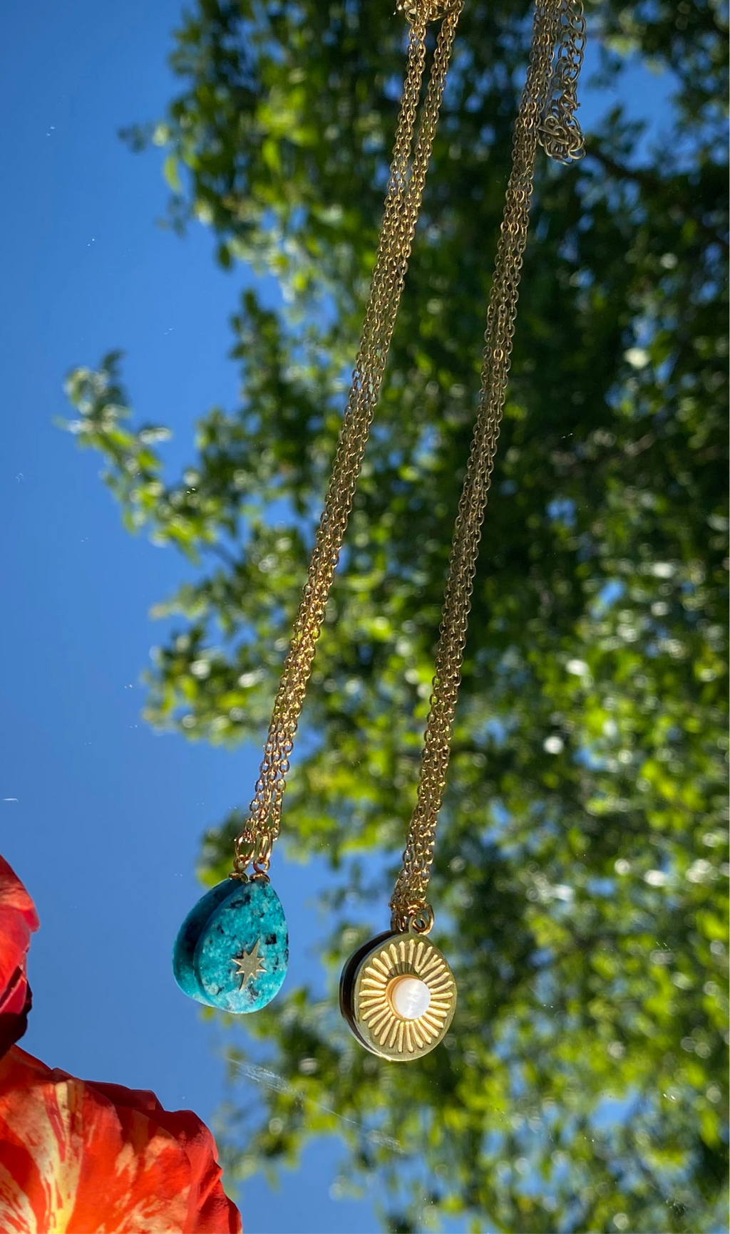 Collier CELESTIA en apatite                            Collier SOLEYA doré